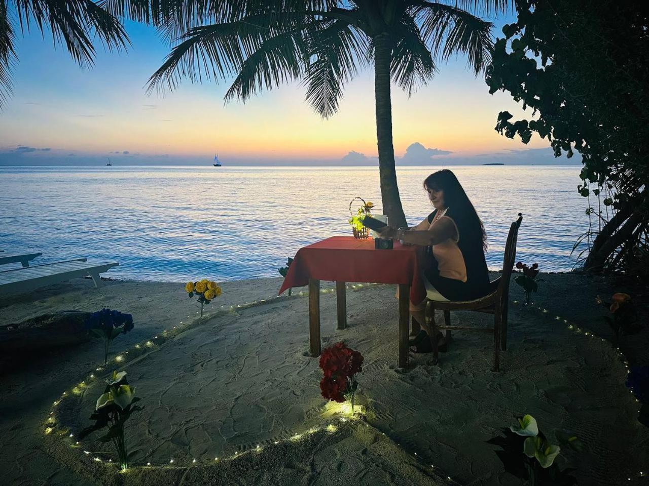 The Sunset Villa Dhiffushi Buitenkant foto